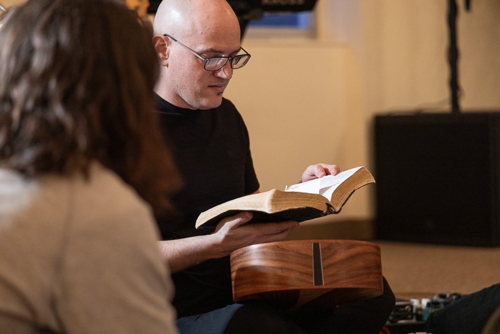 resonations-ministries-calvary-chapel-worship-0011.webp